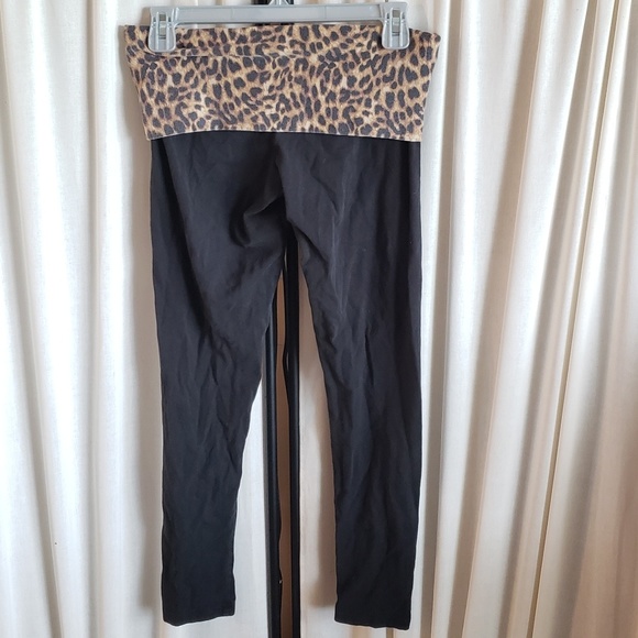 PINK Victoria's secret small cheetah print yoga - Picture 2 of 5